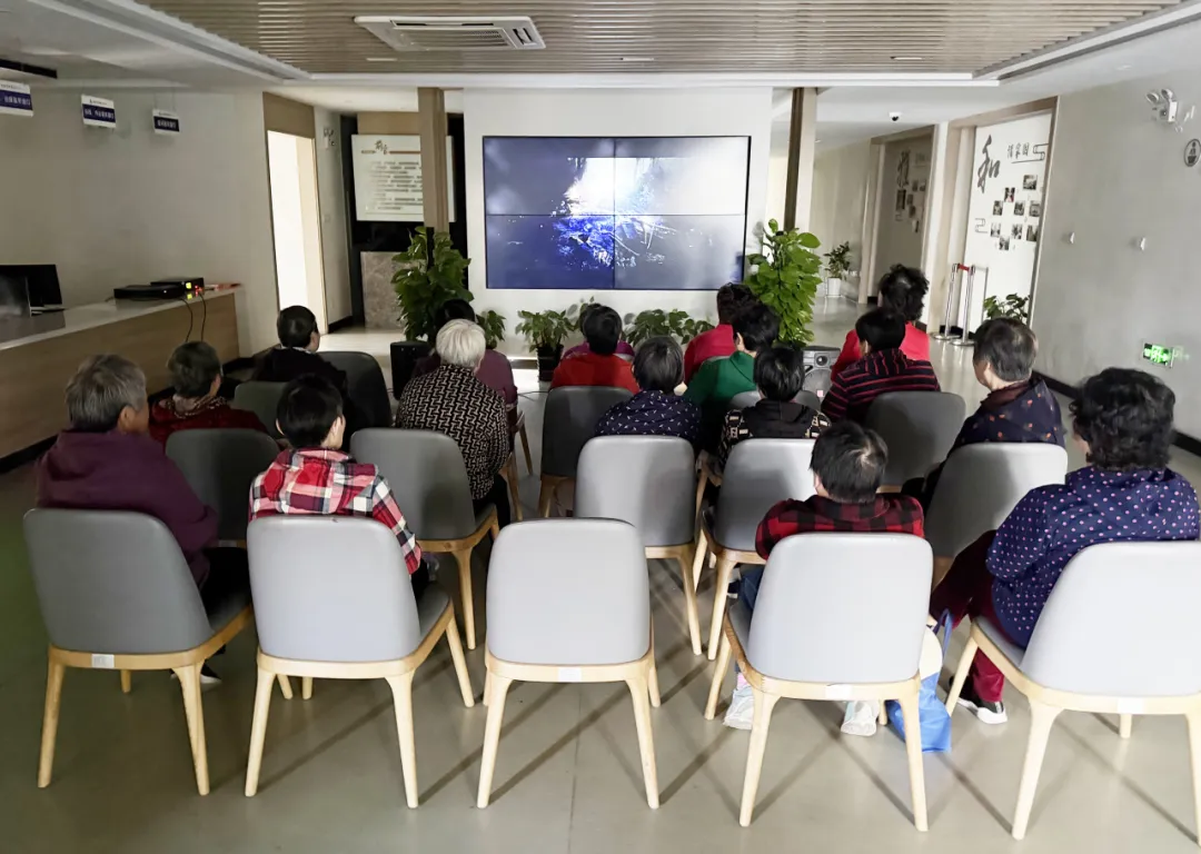 重阳光影映文明，实践敬老暖社区